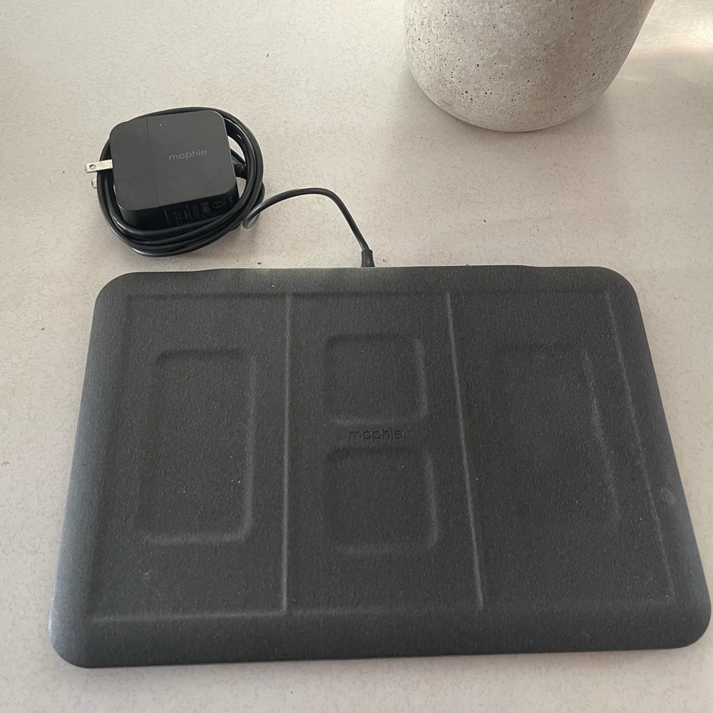 mophie 4 device charging pad